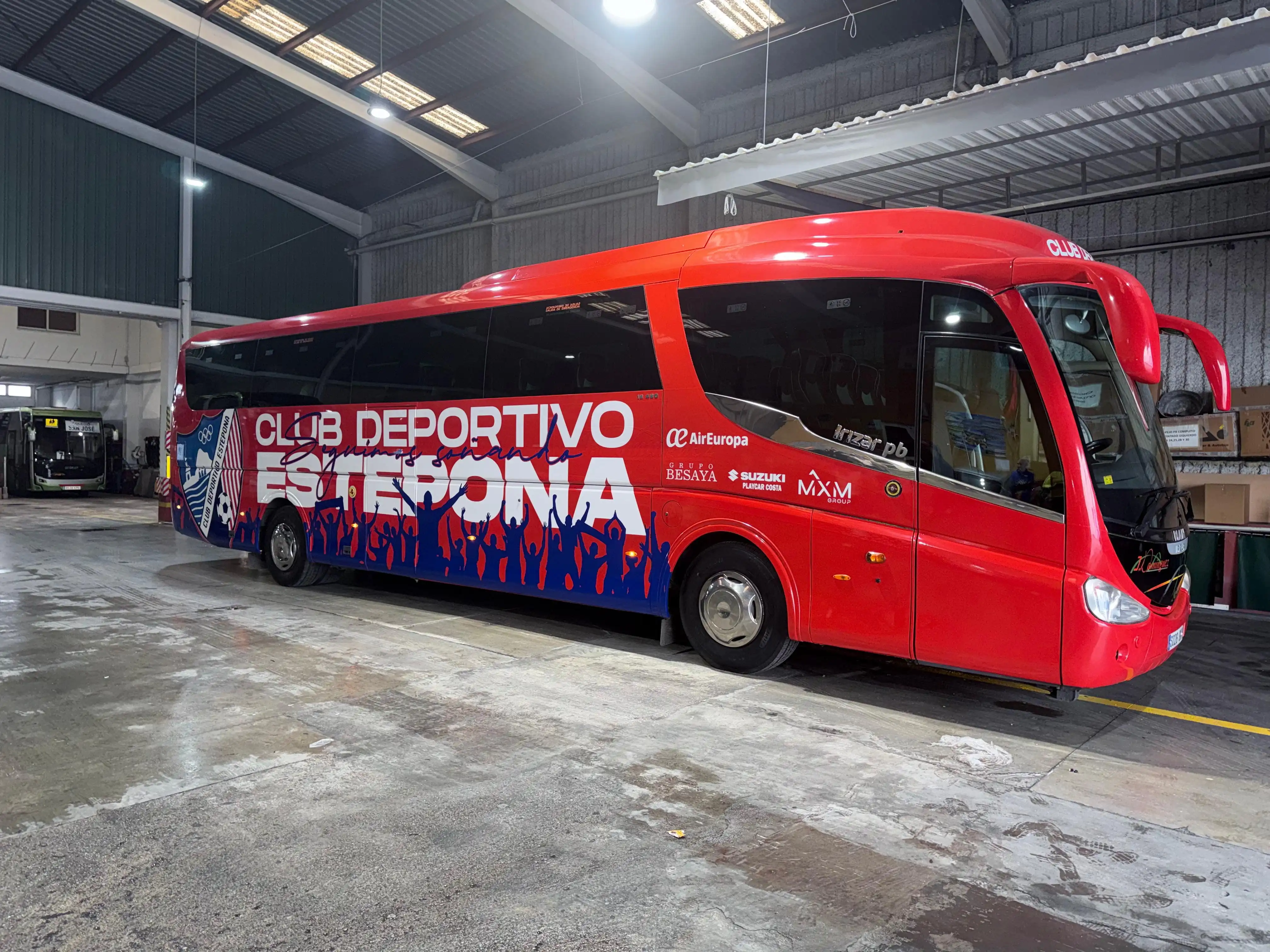 Imagen de la noticia: EXCLUSIF | Voici le nouveau bus du CD Estepona