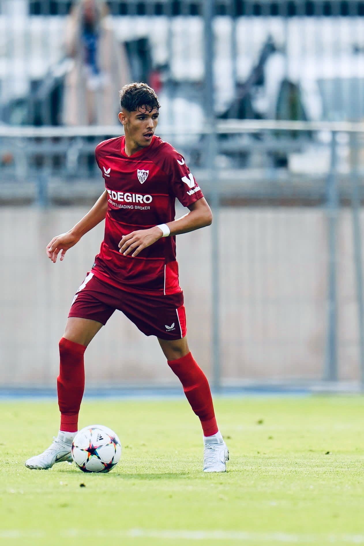 News image: Álvaro Díaz, youth and security for Estepona's backline