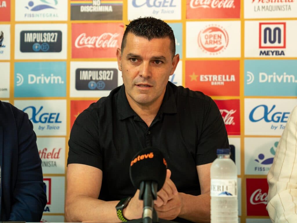 Imagen de la noticia: Xavi Molist is a strong candidate to take over from Mikel Llorente at CD Estepona.