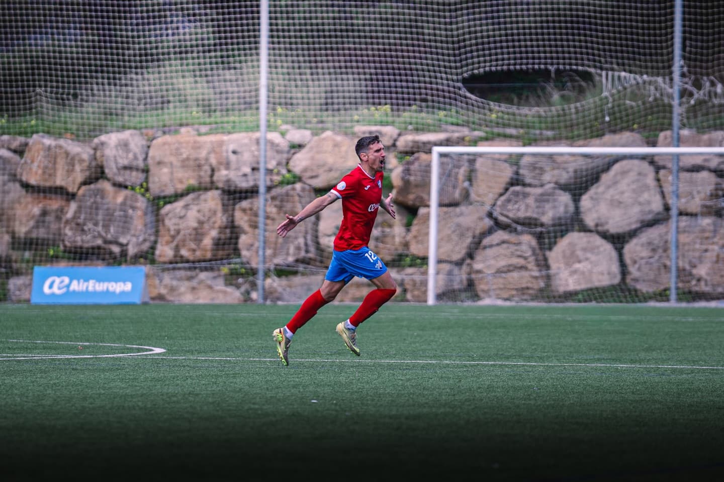 Imagen de la noticia: CD Estepona 3-2 La Unión Atlético: immediate reaction and a stunning goal from Šćepović restore hope at Muñoz Pérez