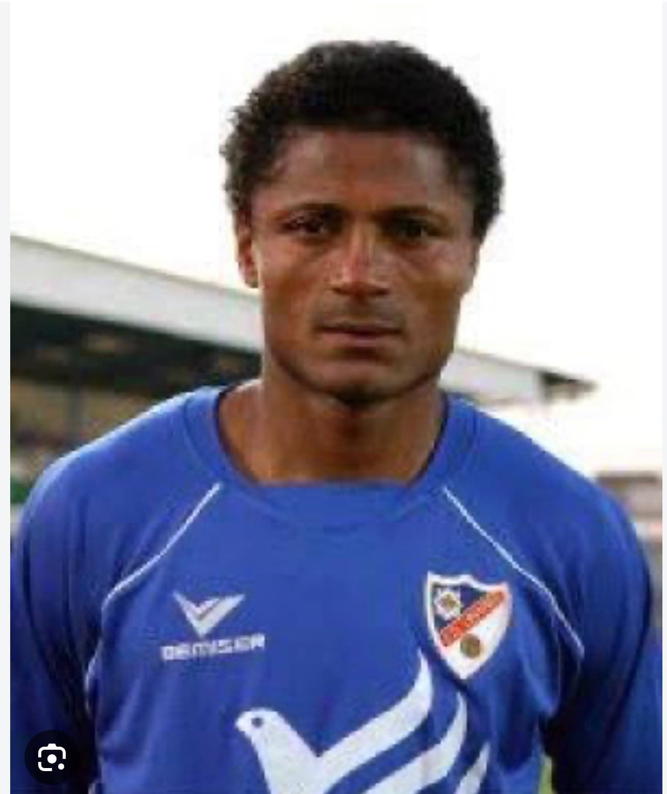 Catanha, con la camiseta del Linares.