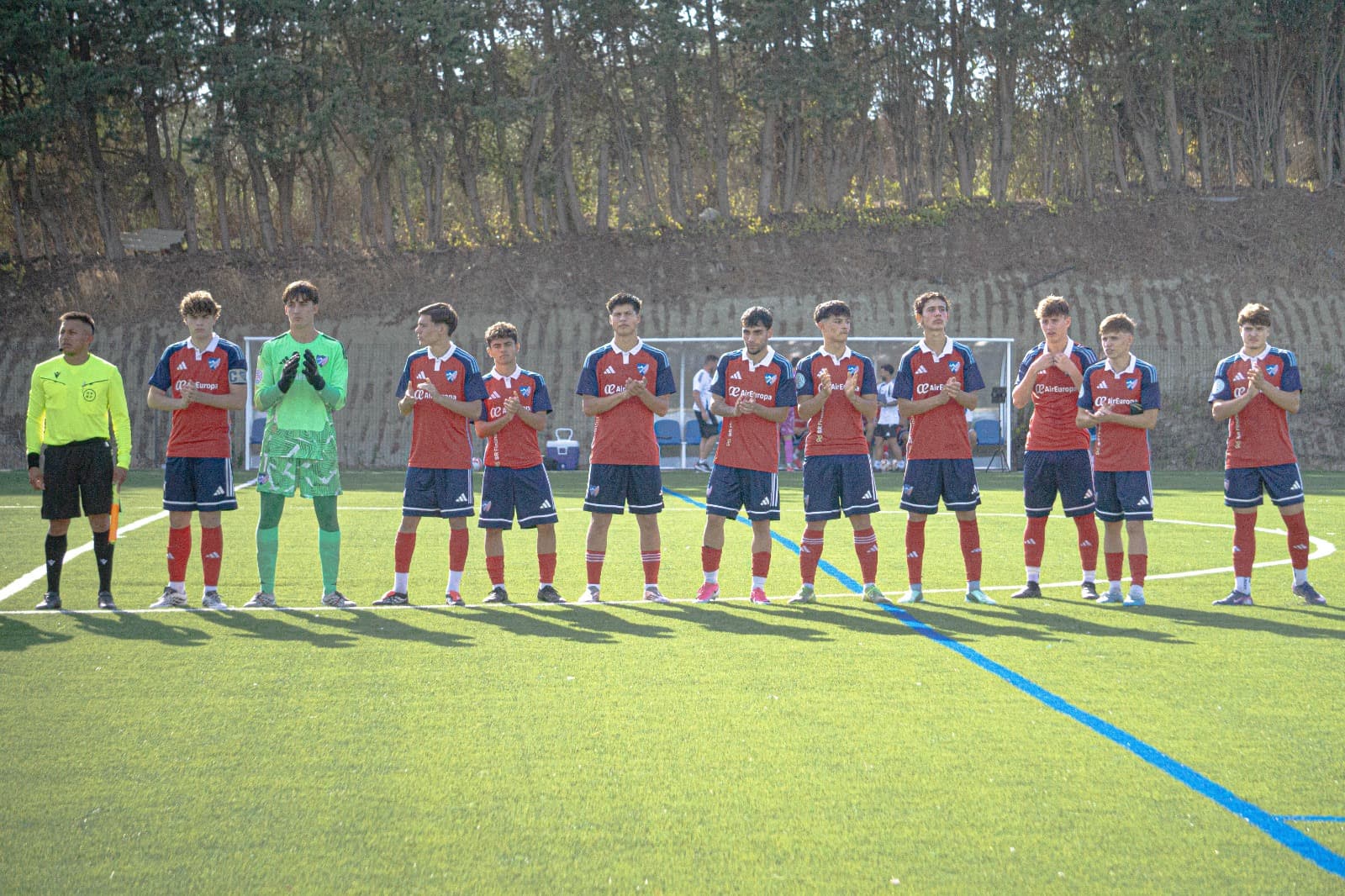 Jugadores del Juvenil A cuando saltaron al terreno de juego