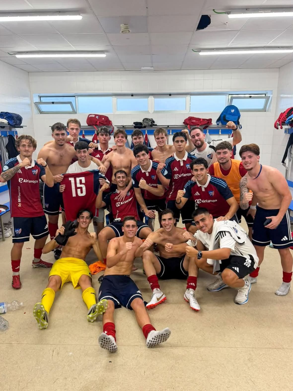 Imagen de la noticia: El filial consigue su primera victoria y el Juvenil A cae ante el Antequera CF