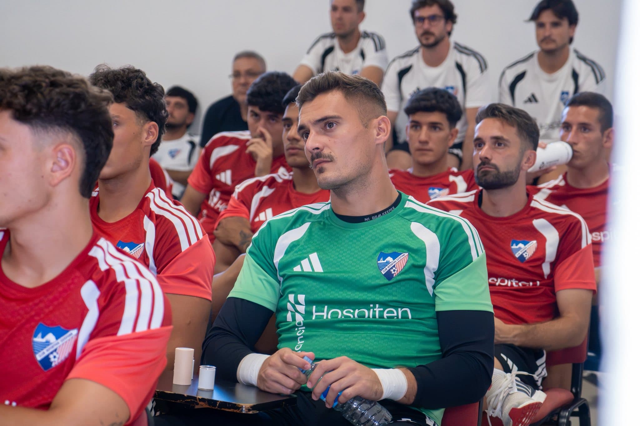 Imagen de la noticia: Fran Martínez: «Estoy feliz aquí» y con ganas de volver a defender la portería del CD Estepona