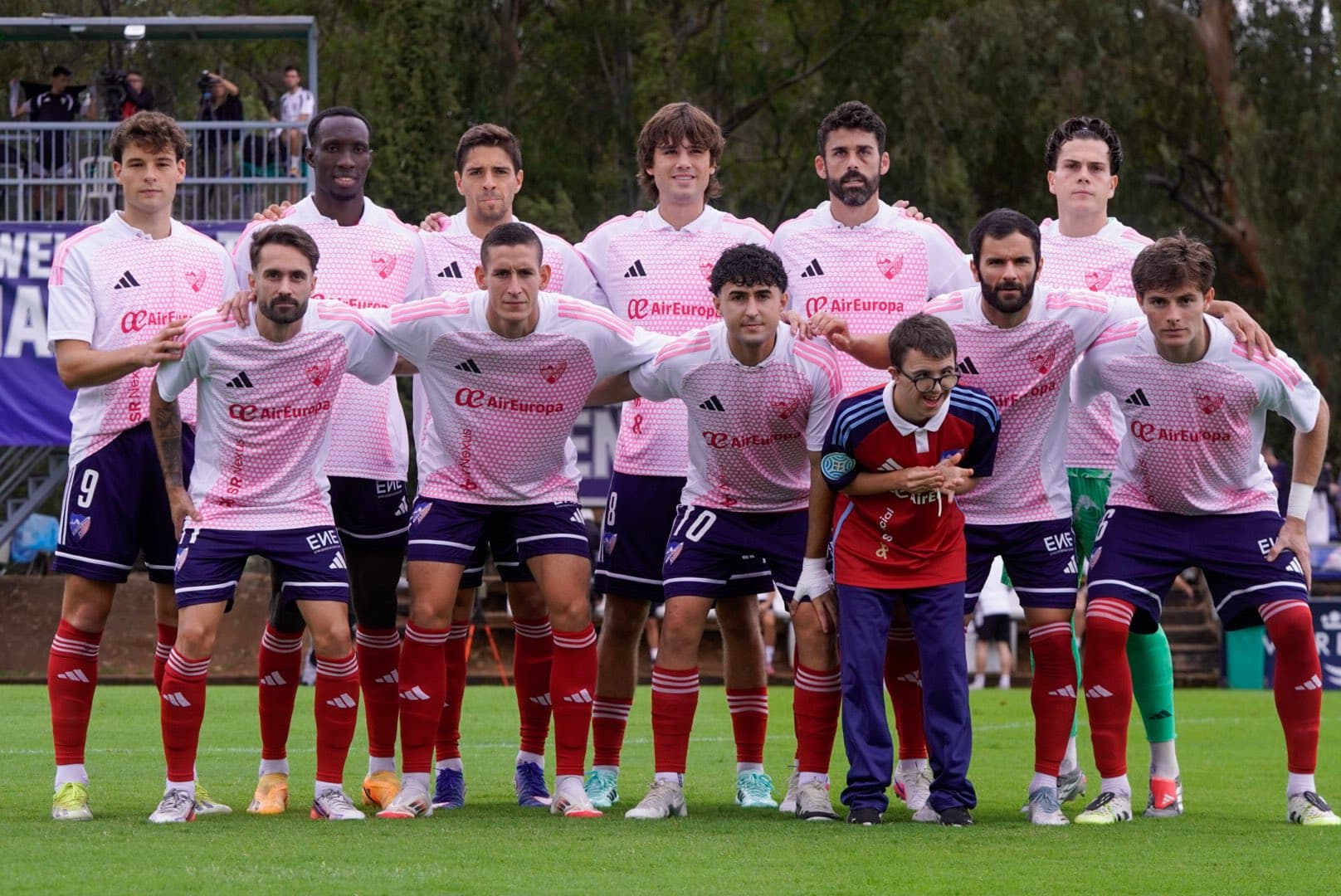 Imagen de la noticia: El CD Estepona suma un punto en el derbi ante el Marbella FC tras un partido con numerosas ocasiones
