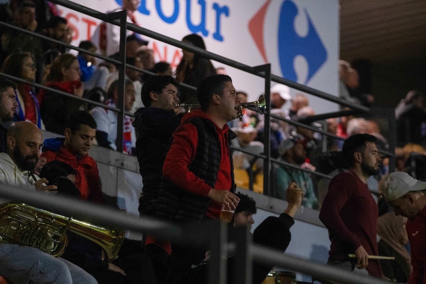 Imagen de la noticia: Muñoz Pérez is already building momentum: the stands are sold out, with over 2,300 confirmed attendees… and Estepona is gearing up for a final that’s already being played out in the stands