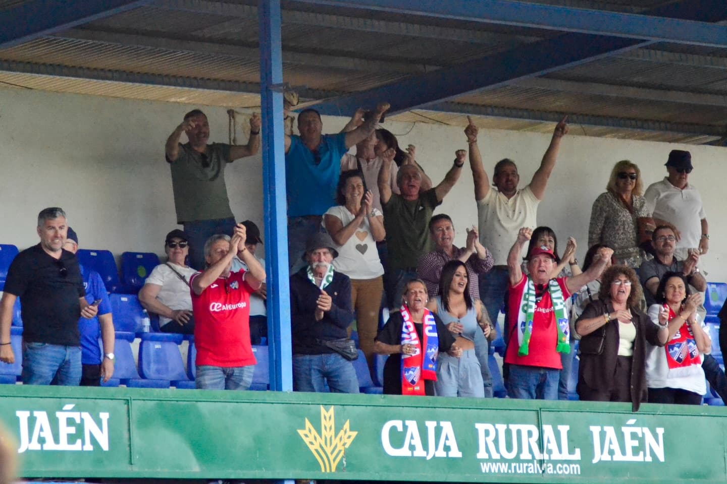 Aficionados del CD Estepona acompañando al equipo durante un desplazamiento