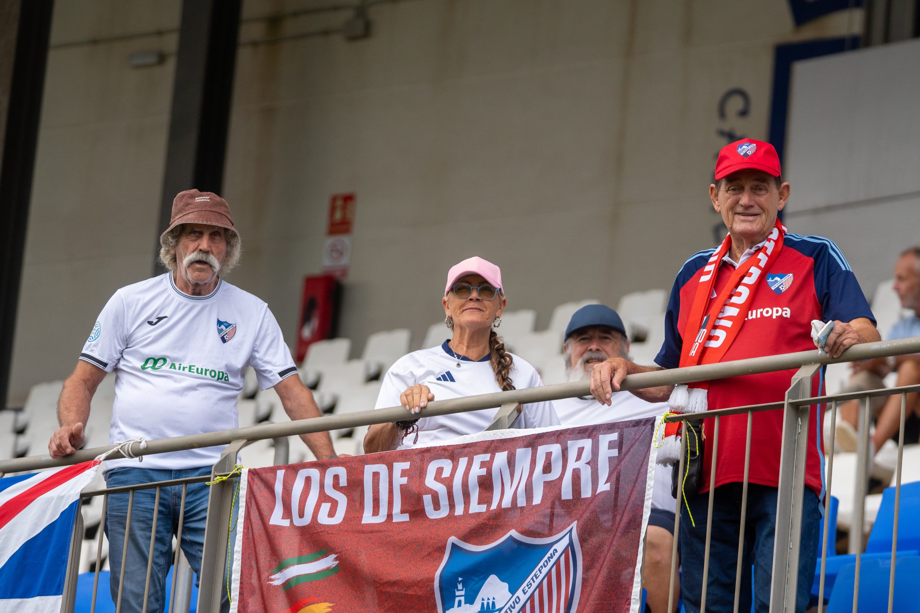 Pepe Rivas junto con sus compañeros en Tenerife