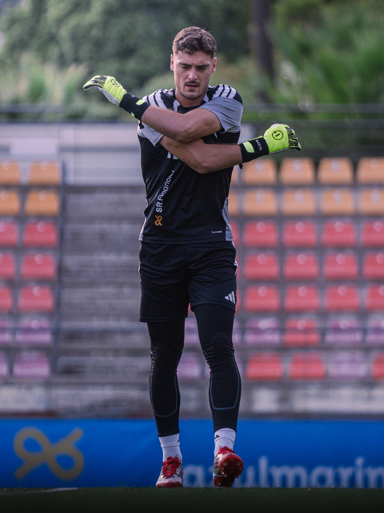 Fran Martínez calentando antes de un partido