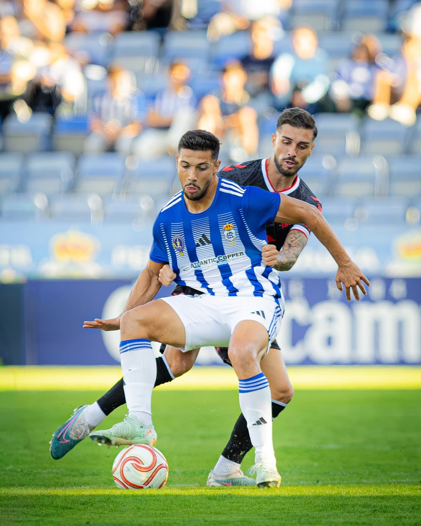 Pedro Melli, futbolista del Atlético Antoniano, durante el partido ante el Recreativo de Huelva en el Nuevo Colombino.