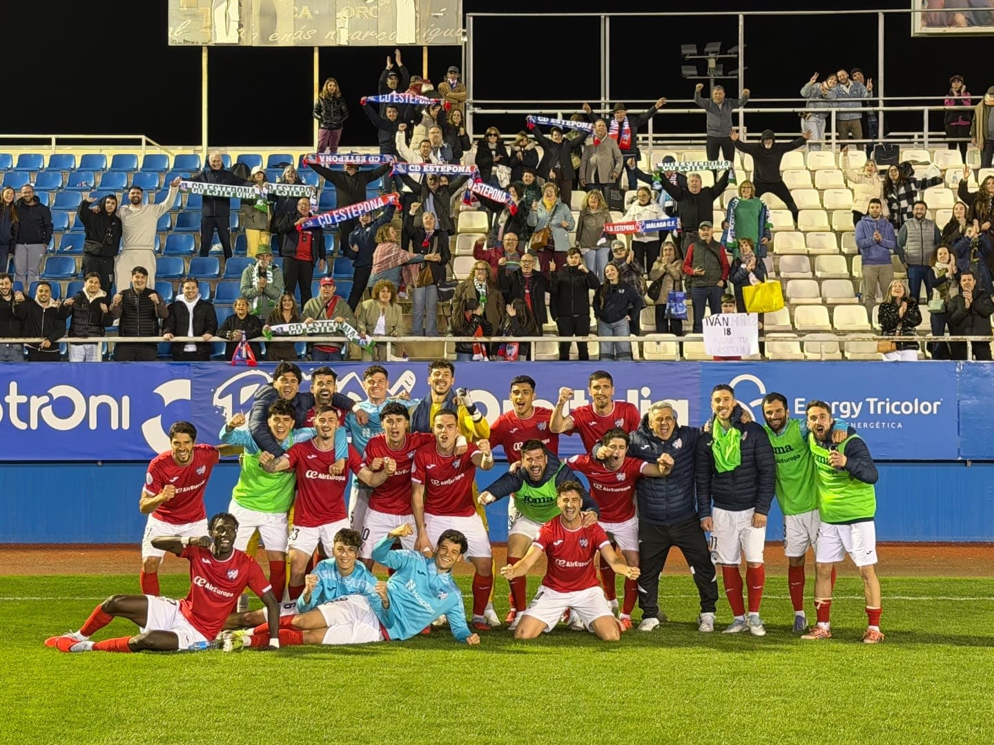 Imagen de la noticia: De 7 puntos a 29: la remontada que vuelve a hacer creer al CD Estepona